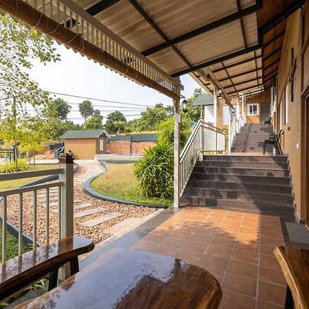 Johns Village Kochi Exterior photo